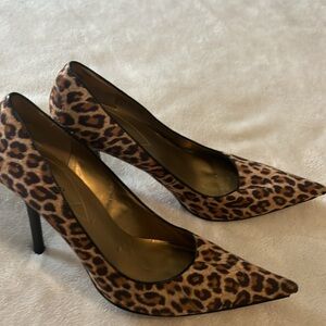 GUESS Leopard Print Women's Shoes 91/2M
